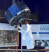 https://upload.wikimedia.org/wikipedia/en/thumb/9/9f/Tiros_satellite_navitar.jpg/170px-Tiros_satellite_navitar.jpg